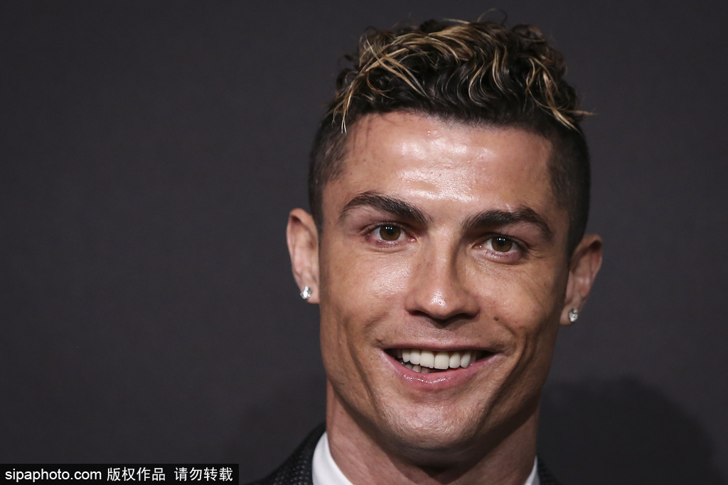 曾引起争议，西安国际足球中心草坪已重新铺设，明年3月达标（曾引发争议的西安国际足球中心草坪已完成重铺，预计明年3月达标）