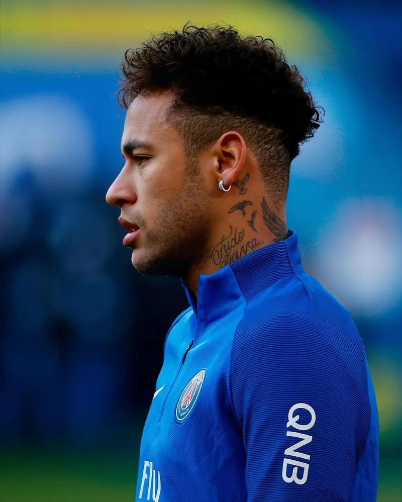 意甲半场：贝里沙造险斯图利奇失良机，克雷莫纳暂0-0莱切（意甲半场战报：贝里沙制造险情，斯图利奇错失良机，克雷莫纳暂与莱切0-0）