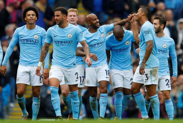 德甲生涯第10次戴帽，凯恩赛后将比赛用球带走收藏（凯恩德甲第10次上演帽子戏法，赛后带走比赛用球留作纪念）