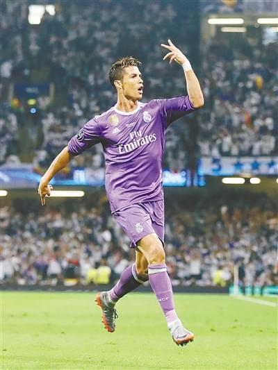 玉昆外援奥斯卡在老家开车时车辆突然起火，好在人没事（玉昆外援奥斯卡在老家驾车遭遇车辆自燃，所幸人身无恙）