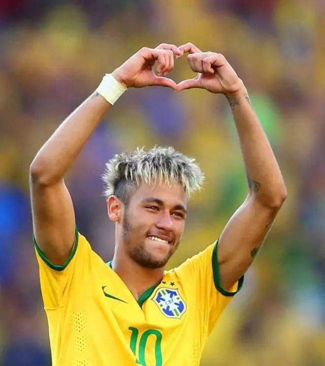 2次，阿劳霍是欧冠改制以来染红次数并列最多的巴萨球员（欧冠改制后，阿劳霍两次染红，追平巴萨队内最多纪录）