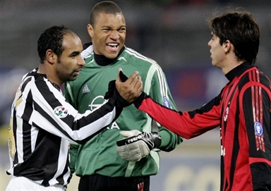 科隆4-1大胜九人汉堡，卡明斯基、马拉破门，菲拉伊、维埃拉离场（科隆4-1击退九人汉堡，卡明斯基、马拉建功，菲拉伊与维埃拉被罚下）