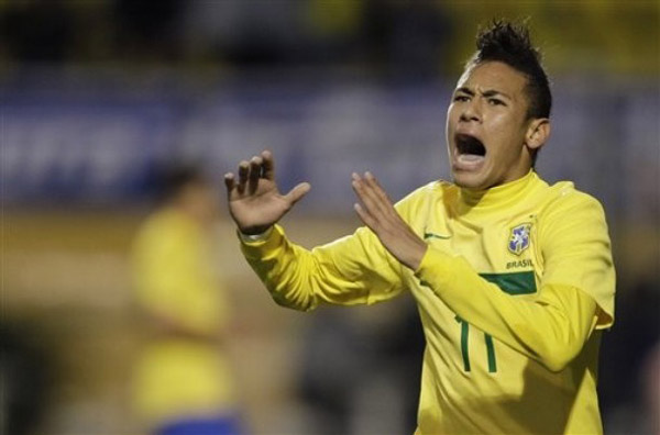 封烟呢？荷甲阿贾克斯vs格罗宁根因为烟雾太大被终止