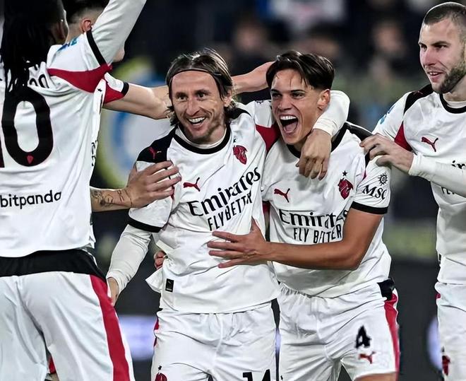 国足踢出赛季最佳半场？（国足上演本赛季最精彩半场？）