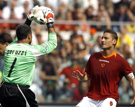 巴斯托尼：我不是只防守的后卫，依然自豪三年内两进欧冠决赛（巴斯托尼：我不止于防守，三年两闯欧冠决赛让我自豪）