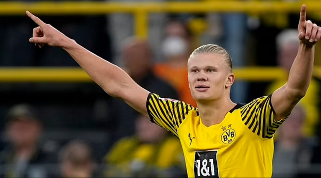 欧冠92年改制后戴帽数前10：梅西、C罗8次第1，姆巴佩5次第4（1992年欧冠改制以来帽子戏法前十：梅西与C罗各8次并列第1，姆巴佩5次第4）