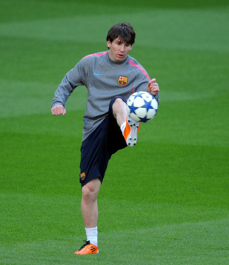 皇马发文祝贺巴黎夺洲际杯冠军：祝贺你们，当之无愧（皇马向巴黎发来贺电：恭贺夺得洲际杯，实至名归）