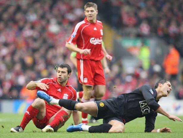 记者：曼联希望姆伯莫12月21日踢完维拉后再去参加非洲杯（记者称：曼联希望姆伯莫踢完12月21日对维拉的比赛再赴非洲杯）