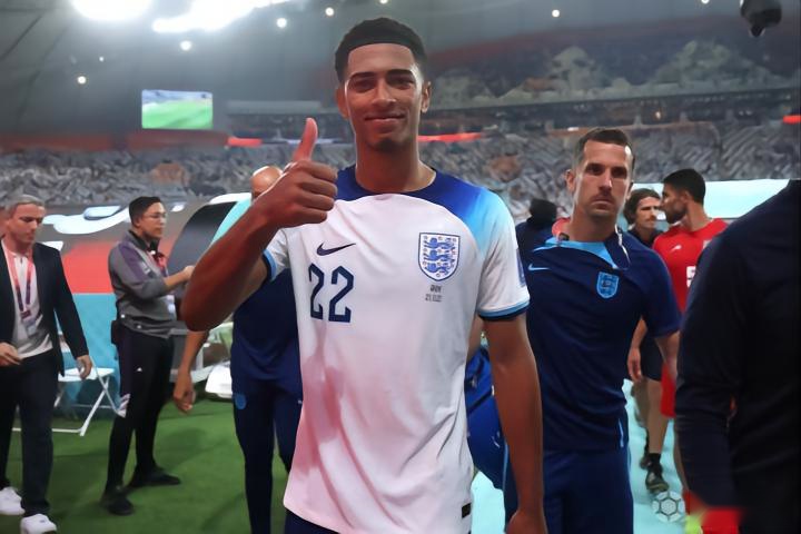 跟队：邓弗里斯脚踝疼痛未消除，可能告别2025年剩余比赛（队记：邓弗里斯脚踝伤势未愈，恐无缘2025年剩余赛程）