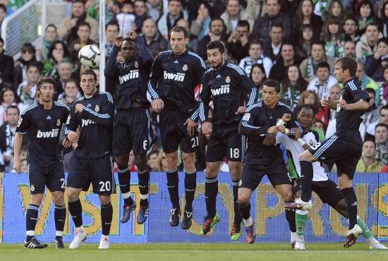 莱万特CEO：不会在冬窗出售埃永；巴萨没联系过我们（莱万特CEO：冬窗不卖埃永，巴萨未与我们接洽）