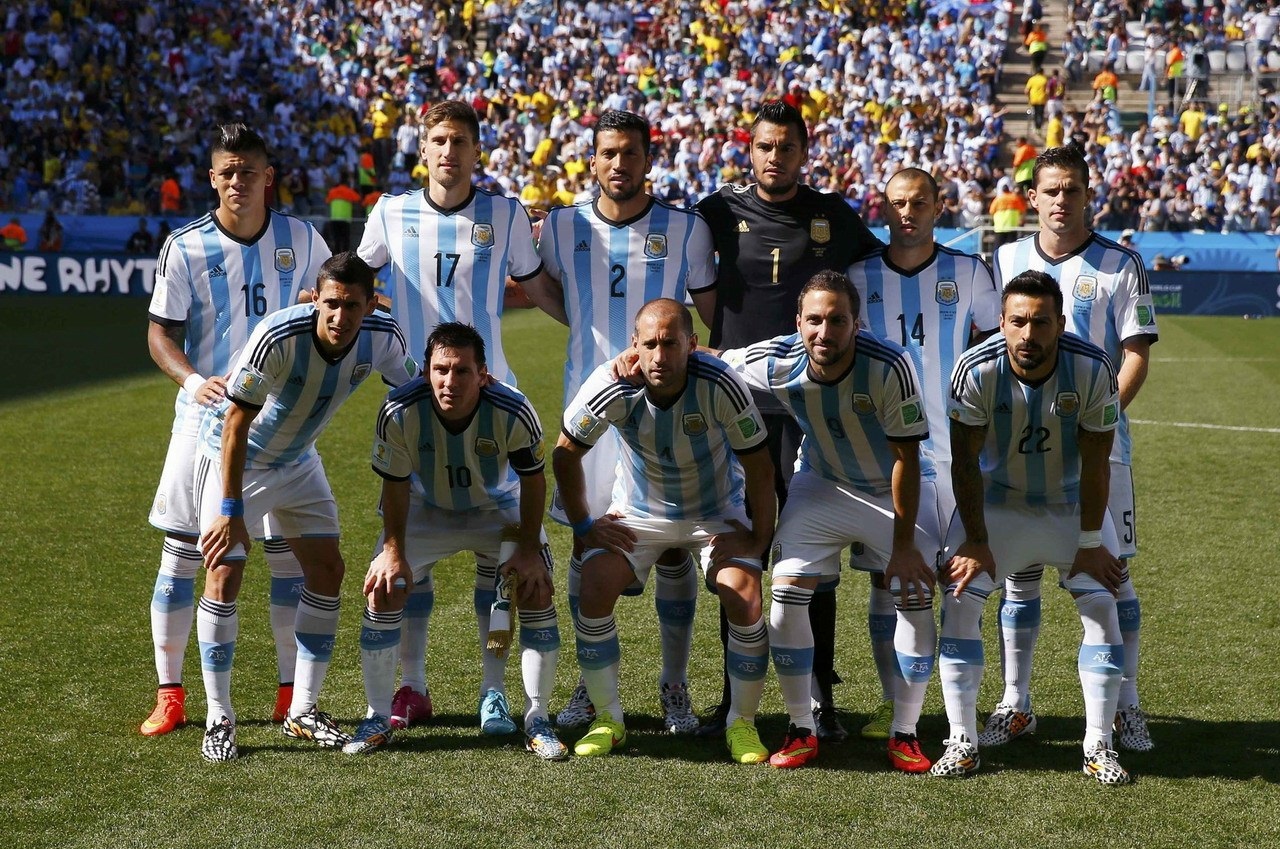 16冠王双职加冕！刘国梁隐退，王励勤能扛住洛杉矶6金硬仗吗？（16冠王双料登顶！刘国梁退居幕后，王励勤能否顶住洛杉矶六金硬仗？）