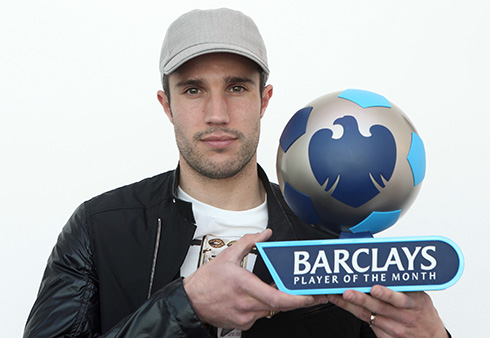 足球报：梅州客家经济困难无法妥善解决，也没总经理主持局面（足球报：梅州客家财务困境未能有效化解，总经理缺位无人主事）